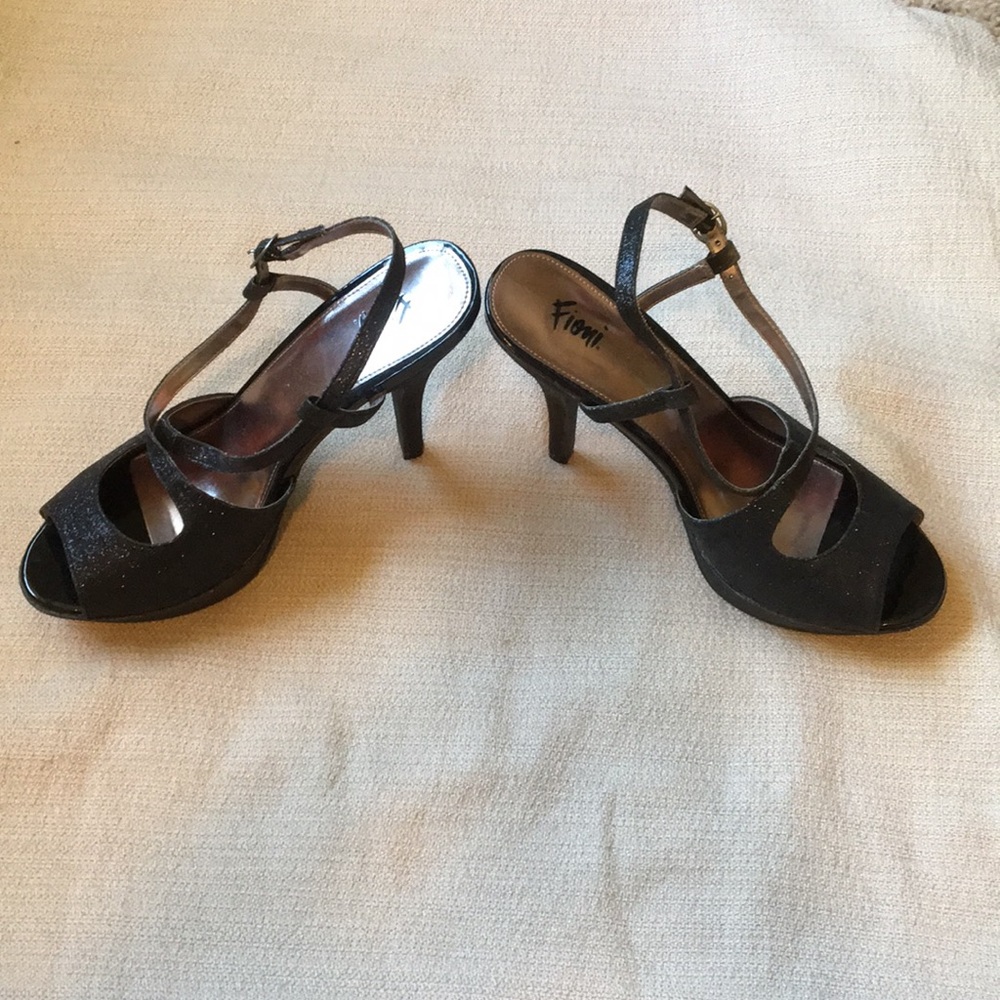 Shoes - Picture 3 of 7